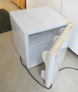 lot 410 image: Rm 104 - Dorm refrigerator