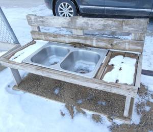 lot 110 image: Outside - Double sink sand box