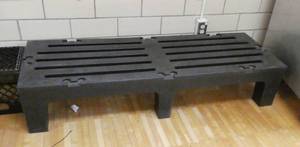 lot 105 image: Rm 202 - Dunnage rack