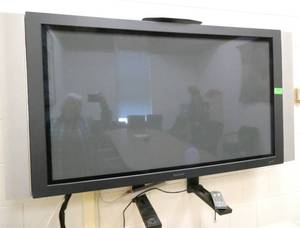 lot 415 image: Rm 17 - 52 inch Sony TV with Built in Speakers