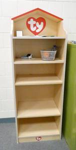 lot 420 image: Rm 17 - storage shelf