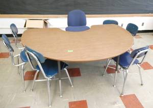 lot 422 image: Rm 105 - half moon desk with 6 kids chairs and 1 adult