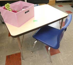 lot 429 image: Rm 105 - small table and chair and contents