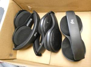 lot 480 image: Rm 102 - 3 Bluetooth headphones