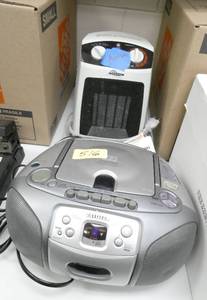lot 516 image: Office - Boombox and personal heater