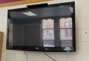 lot 525 image: Office - LG TV  Model 50PQ30-UA