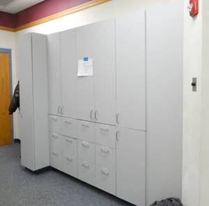 lot 531 image: Office - Large cabinet and drawer unit with clothes closet