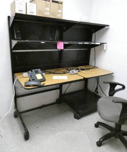 lot 542 image: Basement tech - nice desk and chair