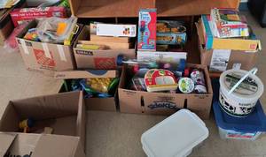 lot 205 image: ECFE - Large lot of educational materials and toys