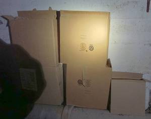 lot 548 image: Five boxes of floor scrubber pads