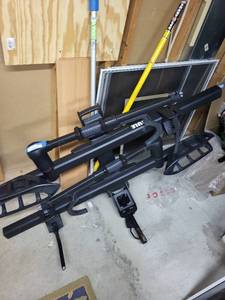 lot 10 image: Thule 2-Bike Platform Hitch Rack