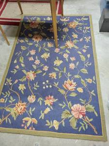 lot 219 image: Safavieh Chelsea Collection Wool Floral Area Rug