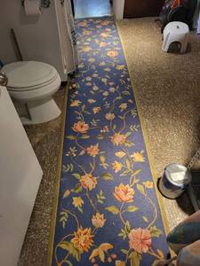 lot 271 image: Safavieh Chelsea Collection Wool Floral Runner Rug