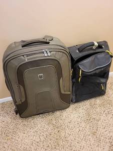 lot 282 image: Set of 2 Wheeled Suitcases T-Tech and Black Canvas Luggage