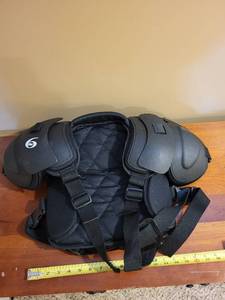 lot 295 image: Pro Nine Youth Baseball Catchers Chest Protector with Shoulder Pads