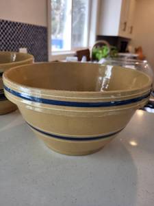 lot 298 image: Yellowware Mixing Bowl Set with Blue Bands and Wooden Pastry Roller