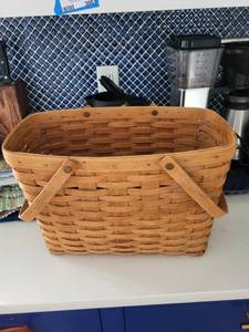 lot 315 image: Longaberger Handwoven Basket Dresden Ohio 1993