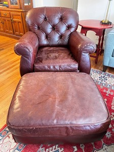 lot 1 image: Brown Leather Club Chair with Ottoman