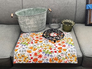 lot 14 image: Decorative Homeware Lot with Metal Tub, Glass Vases, Trivet, and Floral Cloth