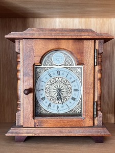 lot 18 image: Tempus Fugit Wooden Mantel Clock with Roman Numerals
