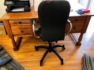lot 80 image: Broyhill Attic Heirlooms Wood Office Desk with Drawers