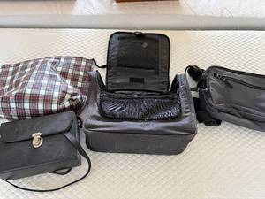 lot 144 image: Sears 7x35 Binoculars with Coated Optics in Case  Assorted Travel Bags