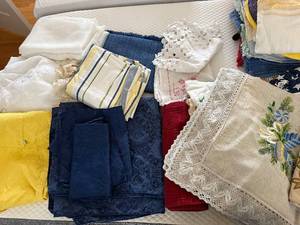 lot 149 image: Assorted Vintage Linen & Fabric Lot - Embroidered Cloths, Lace, Napkins, Stripes