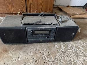 lot 403 image: Sony Boombox - Vintage All-in-One Stereo with Dual Front Speakers