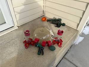 lot 417 image: Hummingbird Feeders Assortment - Glass Globe & Red Plastic Units