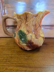 lot 14 image: Beautiful pitcher
