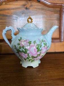 lot 16 image: Hand painted tea pot
