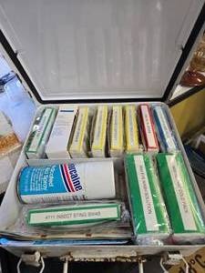 lot 29 image: Mn dept of administration, first aid kit OLD