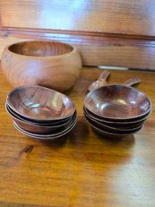 lot 63 image: Teak bowl, 2 spoons and tiny bowls.