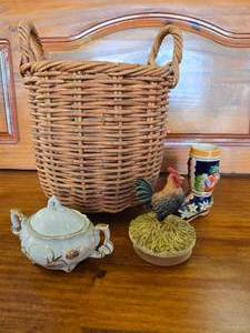 lot 64 image: Large basket, trinket bowl, Rooster jar topper
