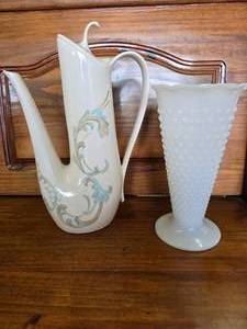lot 67 image: Milk glass vase, mid-century red wing random harvest beverage server