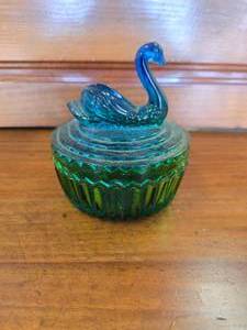lot 68 image: Swan trinket dish