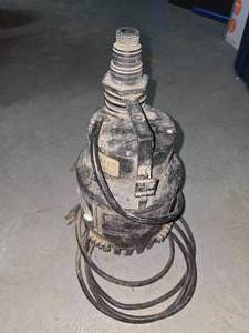 lot 81 image: Sub pump, 115v, 2amp