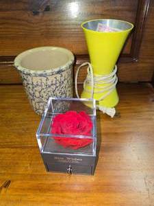lot 87 image: Yellow Lamp, utensil holder and rose, loss of a pet memorial