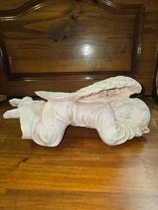 lot 91 image: Mantle Angel facing right