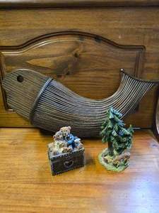 lot 96 image: Fish wall hanging, bear trinket box, Tree with deer