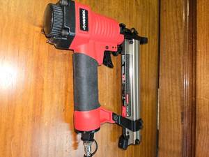 lot 130 image: Husky 18 ga stapler
