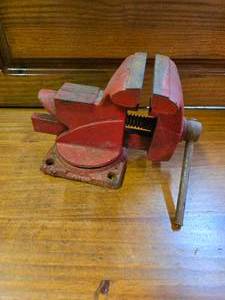 lot 92 image: Small Vise SCOUT 3.5
