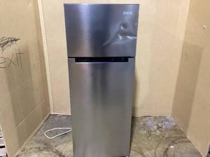 lot 54 image: Vissani, 7.2 cu. ft. Top Freezer Refrigerator in Stainless Steel Look