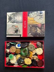 lot 11 image: Boxed Collection of Vintage Assorted Buttons with Decorative Tin