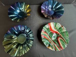 lot 17 image: Set of 4 Signed K Art Glass Bowls Iridescent and Swirled Patterns