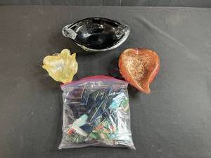 lot 123 image: Lot of Art Glass Bowls and Assorted Fused Glass Pieces