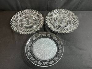 lot 126 image: Set of 3 Vintage Glass Serving Plates Mixed Patterns