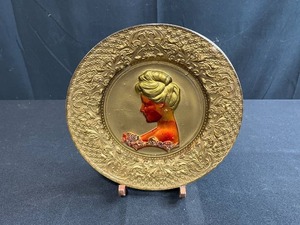 lot 136 image: Set of 2 Embossed Metal Decorative Plates with Lady Portraits