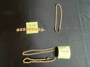 lot 150 image: Collection of Vintage Gold Tone and Trifari Jewelry Necklaces and Bracelet