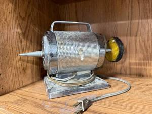 lot 74 image: Vintage Electric Motorized Polisher with Yellow Buffing Wheel